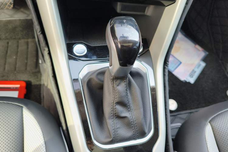 Used Volkswagen T-ROC 2024 280TSI DSG Two-Wheel-Drive Time Edition Gear Lever