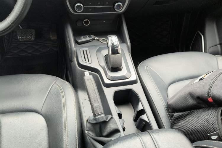 Used JMC Yuhu 7 2022 2.0T Automatic Diesel 4x4 Comfort Edition Standard Wheelbase Gear Lever