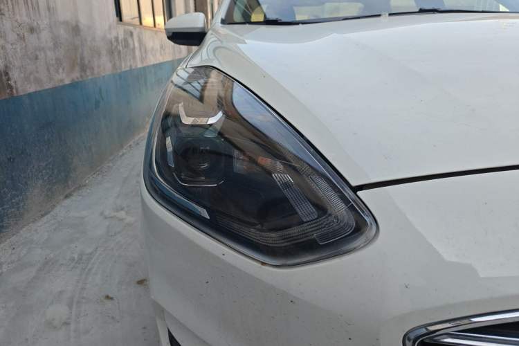 Used Ford Escort 2019 Revised Version 1.5L Automatic Enjoyment Type China VI Standard Right Front Headlight