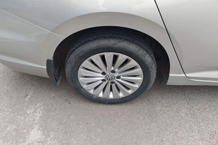 Used Volkswagen Lavida 2019 280TSI DSG Comfort Edition China VI standard Right Rear Wheel Hub