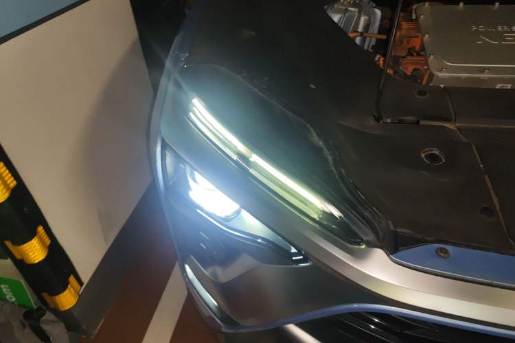 Used Nio ES8 2018 355 km Base Version 7-Seater Edition Right Front Headlight