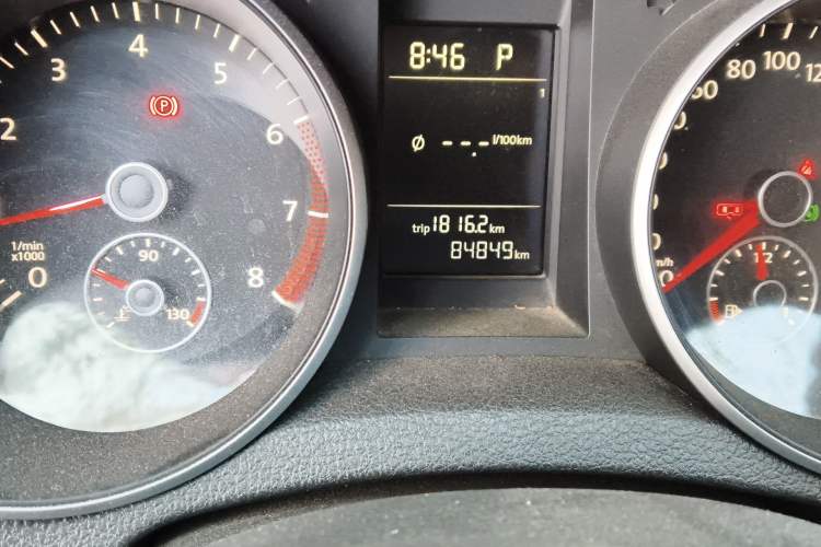 Used Volkswagen Golf 2012 1.6L Automatic Comfort Model Odometer Close Up