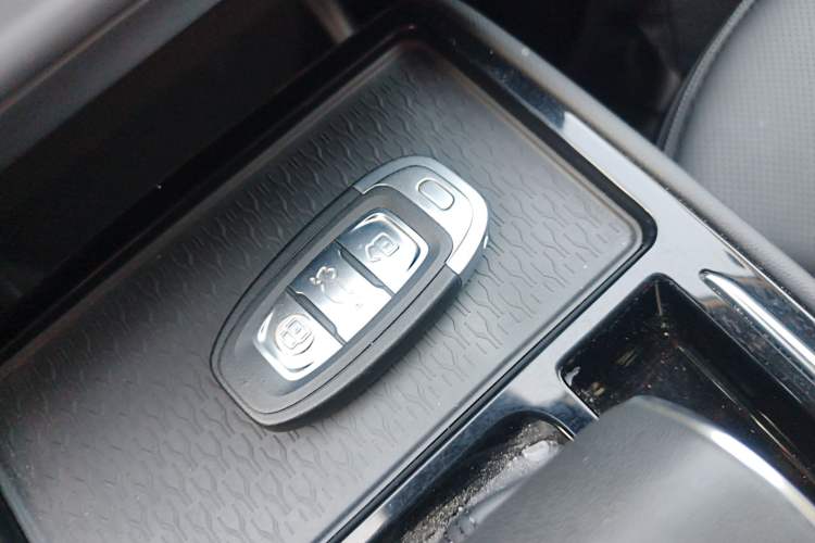 Used Hongqi E-QM5 2023 Base Travel Edition