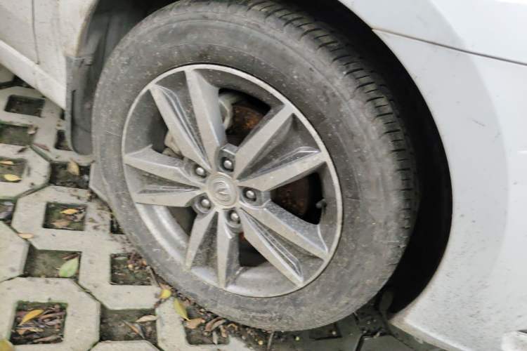 Used CHANGAN Eado 2016 1.6L Manual Fashion Edition Right Front Wheel Hub