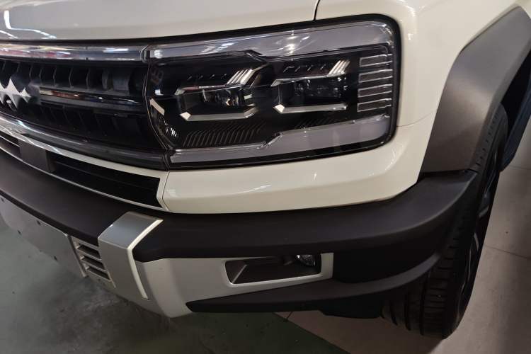 Used Formula Leopard 5 2023 Explore Edition