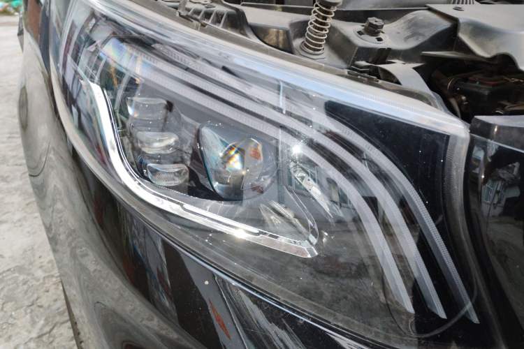 Used Mercedes-Benz Vito 2021 2.0T Business Version 7 Seats Right Front Headlight