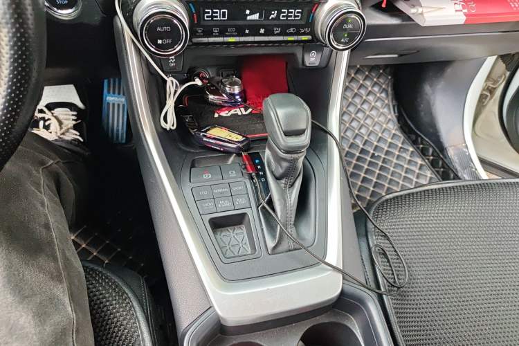 Used Toyota RAV4 2020 2.0L CVT 4x4 Trend Edition Gear Lever