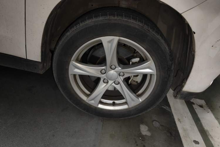 Used Haval H2 2018 Chuanxiang Edition 1.5T Dual-Clutch Two-Wheel Drive ZhiShang Model China V Standard Right Front Wheel Hub