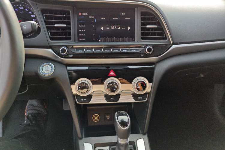 Used Hyundai Elantra (6th Generation / Lingdong) 2019 1.5L CVT ZhiXuan – Elite Version Audio And AC Panel