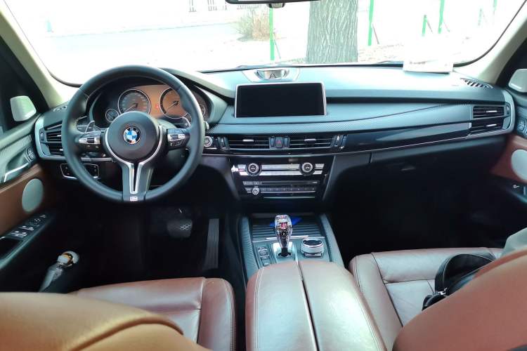 Used BMW X5  Center Console