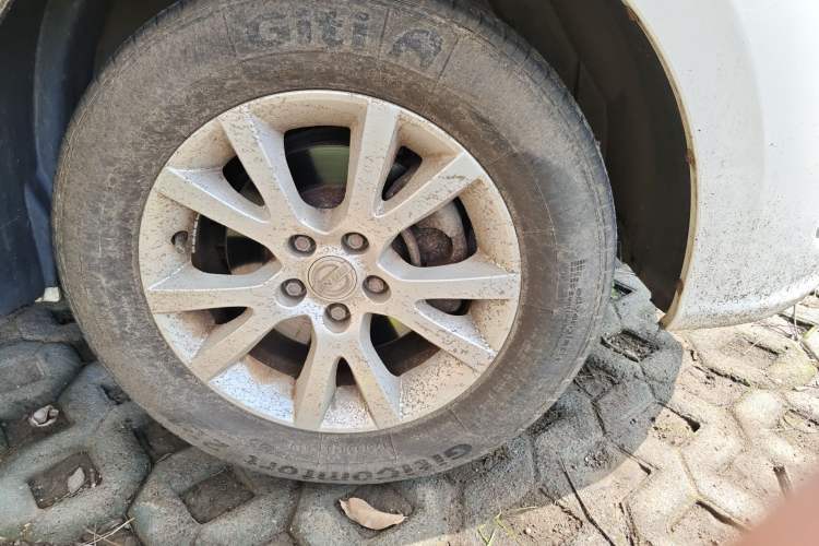 Used Jinbei 750 2016 1.5L Luxury Model Right Front Wheel Hub