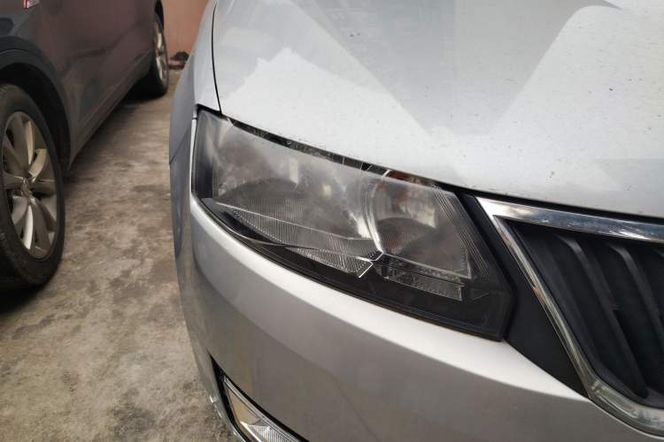 Used Skoda Rapid 2013 1.6L Manual Smart Selection Model