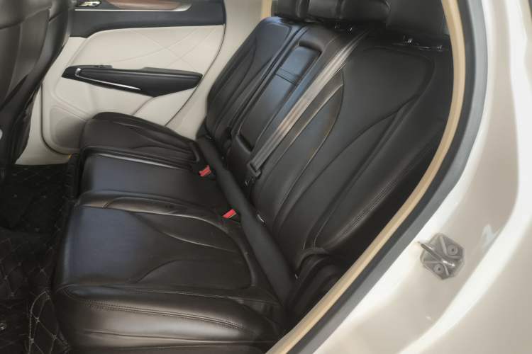 Used Lincoln MKC 2014 2.0T Four-Wheel Drive Prestige Edition Interior 4