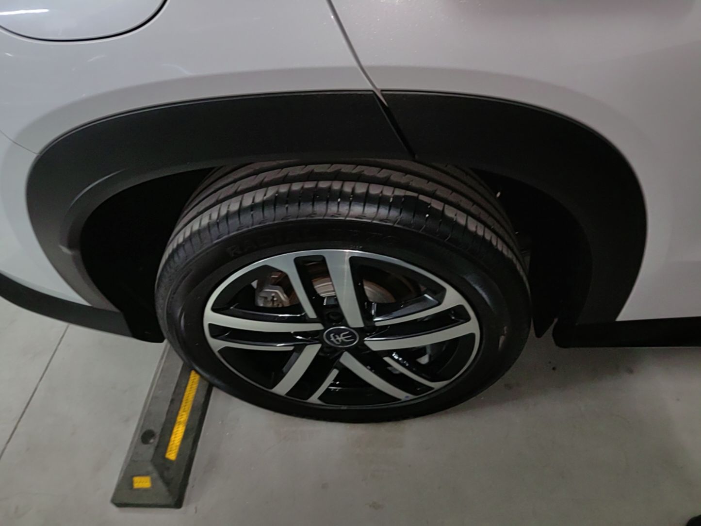 BYD Song L DM-i 2024 112 km Leading Edition — снимка 11
