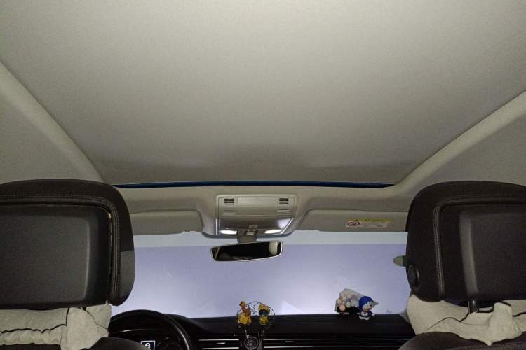 Used Volkswagen Magotan 2017 330TSI DSG Luxury Model Headliner