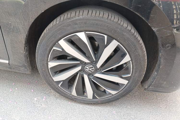 Used Volkswagen Passat 2022 330TSI Starry Luxury Edition Right Front Wheel Hub