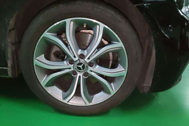 Used Mercedes-Benz E-Class 2021 E 300 L Sport Premium Edition Right Front Wheel Hub