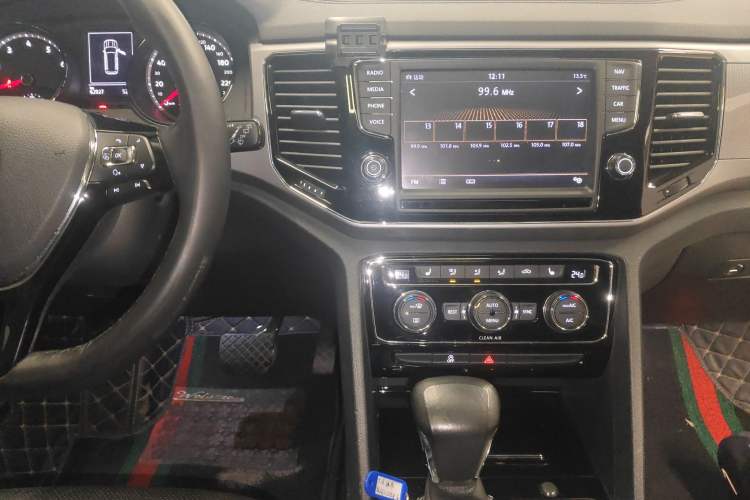 Used Volkswagen Teramont 2017 380TSI Four-Wheel Drive Luxury Edition Audio And AC Panel