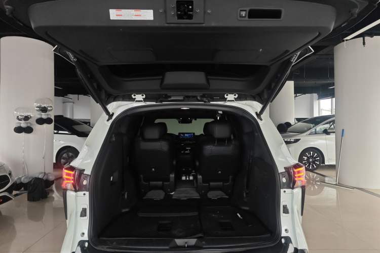 Used Toyota SIENNA 2023 2.5L Hybrid Deluxe Edition