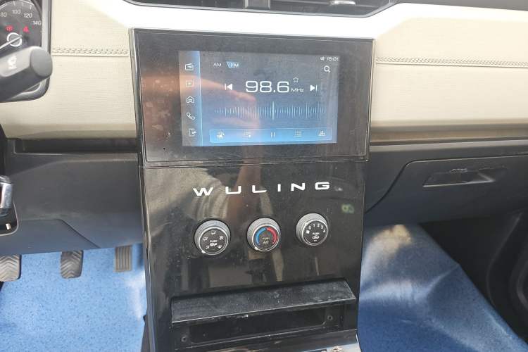 Used Wuling Zhengcheng 2021 1.5T Manual Luxury Version Audio And AC Panel