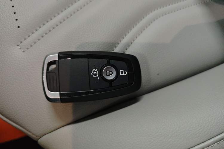 Used Ford Escape 2024 EcoBoost 245 Two-Wheel-Drive Titanium Edition