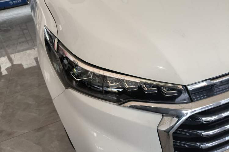 Used SAIC MAXUS G20 2020 2.0T Gasoline Automatic ZhiZun Edition Right Front Headlight