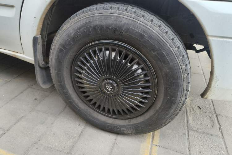 Used Ford Transit Custom 2013 2.4T Diesel Economical Long-Wheelbase Mid-Roof China IV Standard