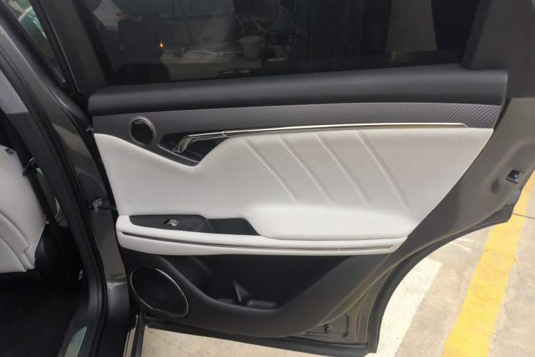 Used VOYAH FREE 2025 318 259 km All-Wheel-Drive Exploration Edition
