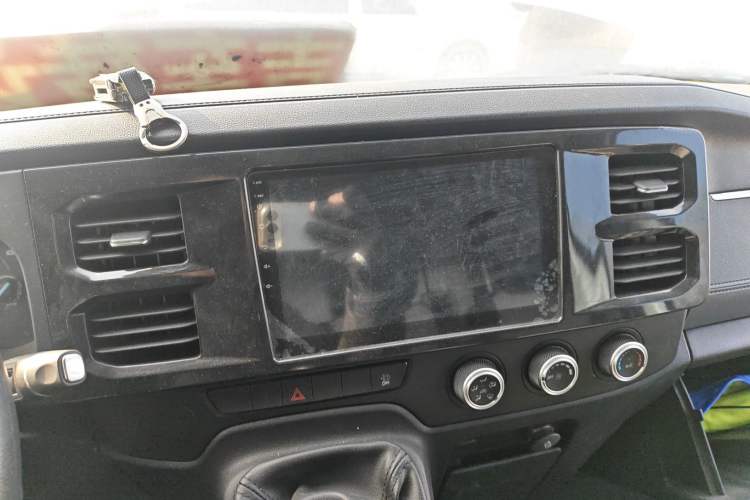 Used JMC Fushun 2022 2.0T Manual Van Short Wheelbase Mid-Height Roof 3-Seater