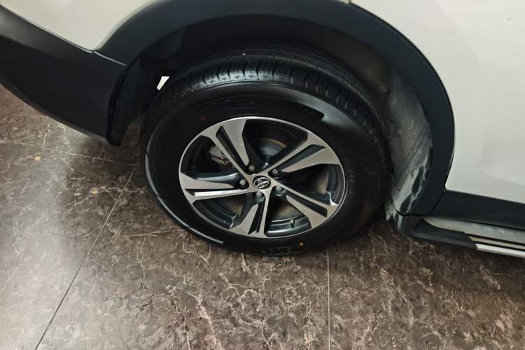 Used Toyota RAV4 2015 2.0L CVT Two-Wheel Drive Fashion Edition