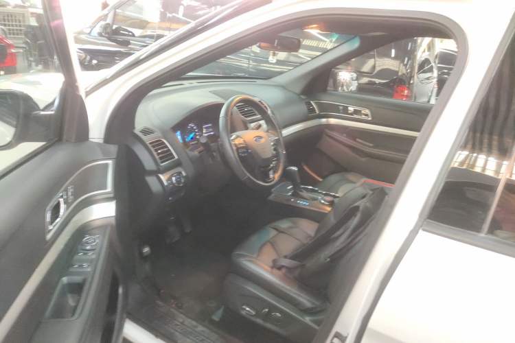 Used Ford Explorer  Left Front Seat