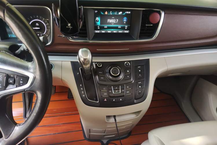 Used Buick GL8 2018 28T Luxury Model China VI Standard