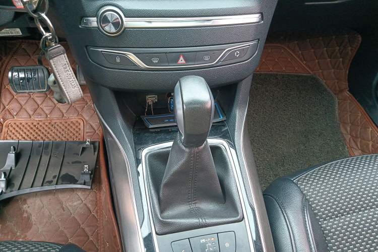 Used Peugeot 408 2018 350THP Automatic Luxury Edition Gear Lever