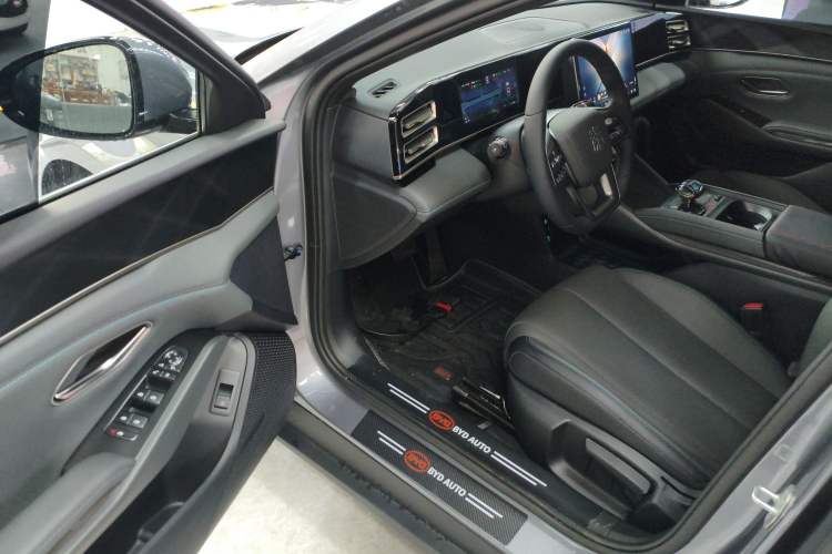 Used BYD Qin L 2025 DM-i Smart Drive 80KM Leading Model