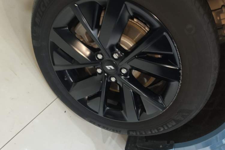 Used Li Auto L8 2023 Max model Left Front Wheel Hub