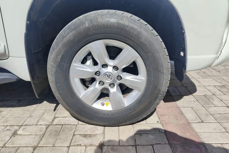 Used Toyota Prado 2015 2.7L Automatic Standard Edition Right Front Wheel Hub
