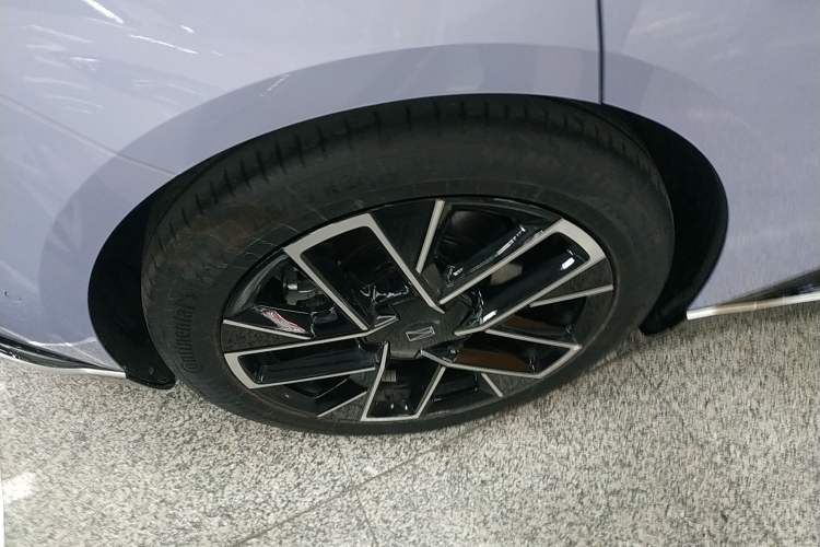 Used Avatr 06 2025 Pro Range-Extended Edition Exterior 5