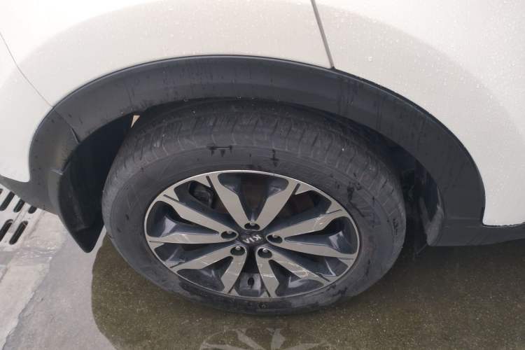 Used Kia KX5 2016 1.6T Automatic Two-Wheel Drive DLX Right Rear Wheel Hub