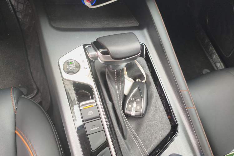 Used CHANGAN OSHAN X7 PLUS 2022 1.5T Blue Whale Edition Automatic Prestige Version Gear Lever