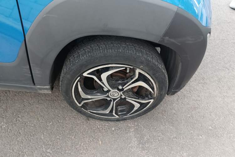 Used Baojun E100 2019 250KM Smart Drive Edition Right Front Wheel Hub