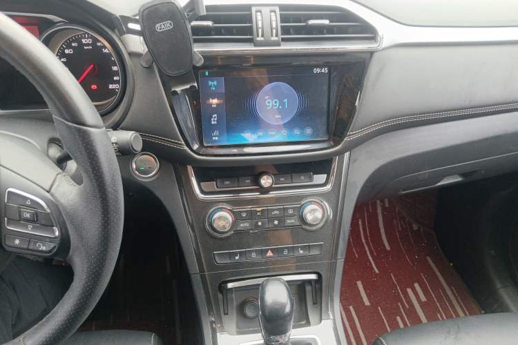 Used MG GS 2017 20T Automatic Prestige Edition Audio And AC Panel