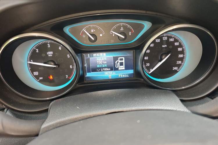 Used Buick Envision 2016 20T Two-Wheel-Drive Elite Model Odometer Close Up