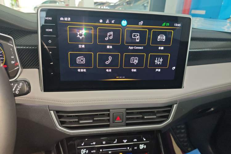 Used Volkswagen Tayron 2023 300TSI Two-Wheel-Drive Luxury Plus Advanced Edition Audio And AC Panel