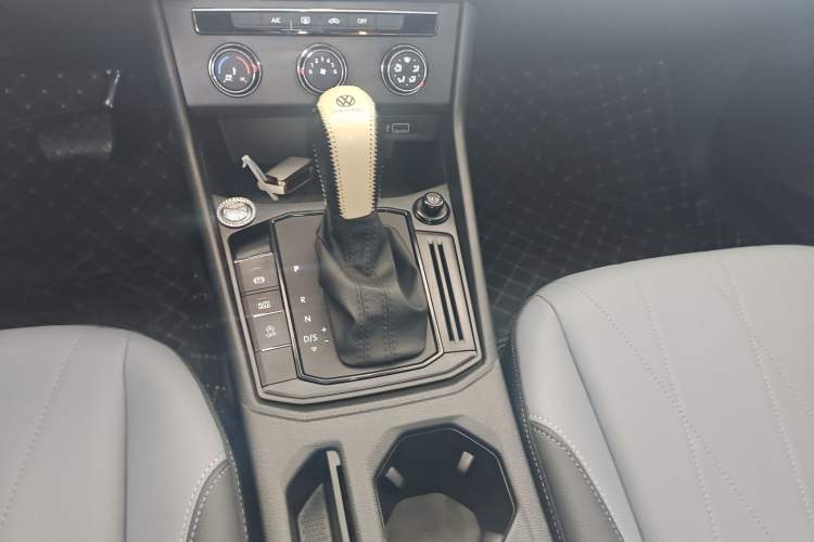 Used Volkswagen Lavida 2024 1.5L Automatic 5 Million Edition Gear Lever