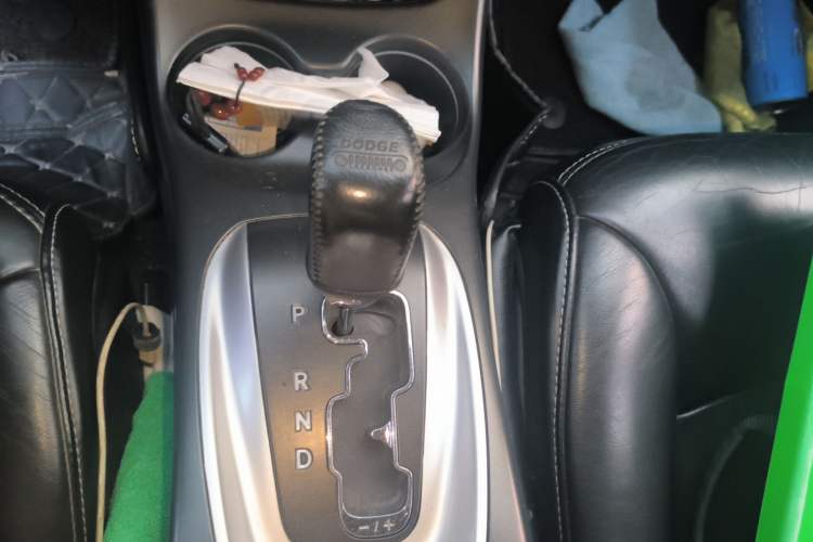 Used Dodge Journey 2013 2.4L Two-Wheel Drive Luxury Version Gear Lever