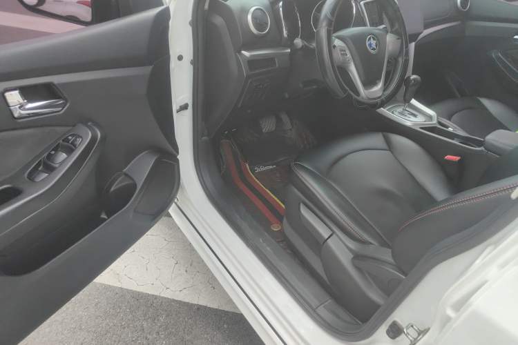 Used Venucia T70 2015 2.0L CVT Smart Choice Edition Driver Seat