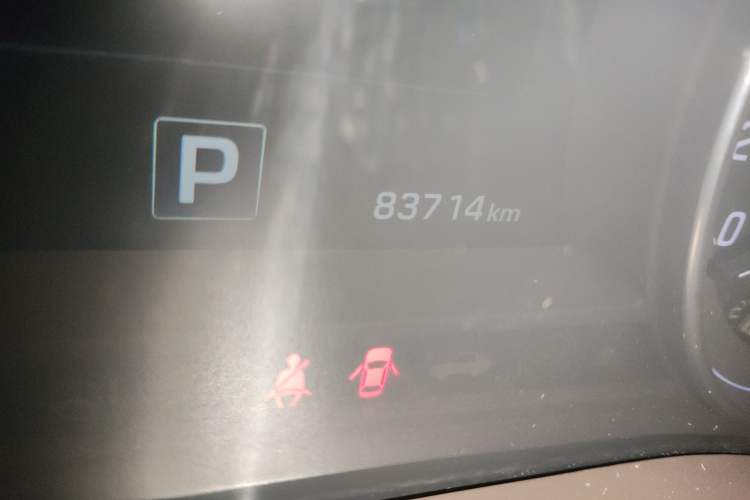 Used Hyundai Genesis 2015 3.0GDi Four-Wheel Drive Flagship Edition Odometer Close Up