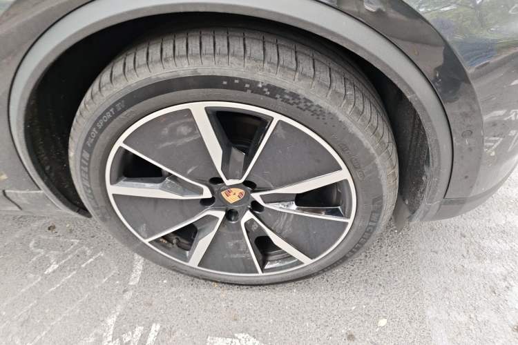 Used Porsche Macan 2024 Macan 4 Right Front Wheel Hub