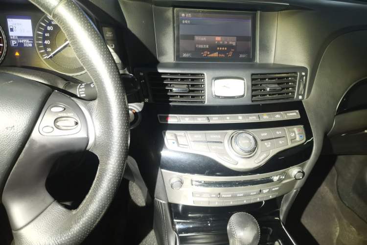 Used Infiniti Q70 2015 Q70L 2.5L Elite Edition Audio And AC Panel