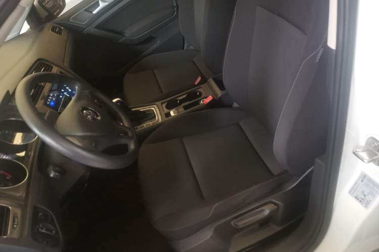 Used Volkswagen Golf 2016 1.6L Automatic Fashion Model Left Front Seat